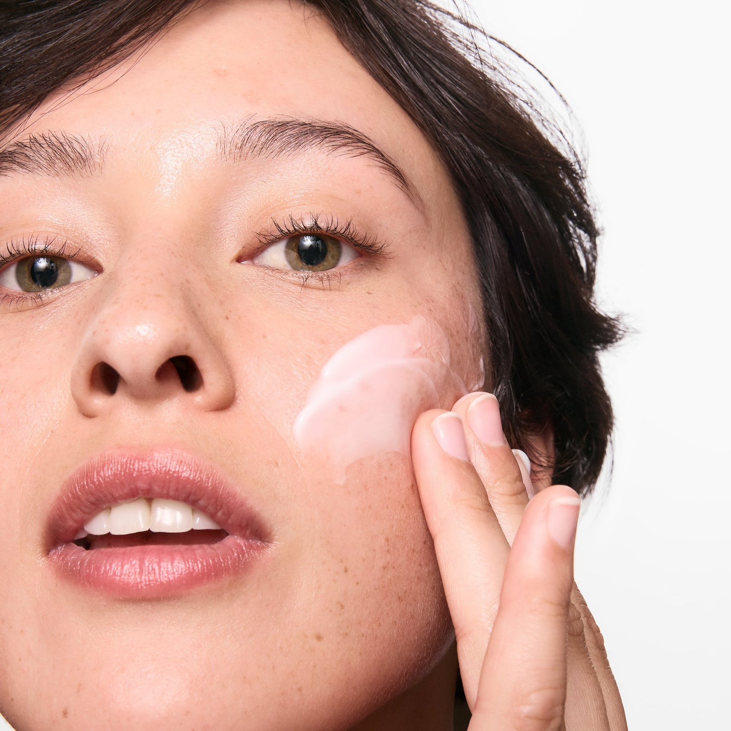 hydrating-cleanser-and-oil-free-moisturizer-duo-r6 01_LYDIA_12_APPLICATION_OMEGA_SUPERSIZE_036_1_8483aad9-c9a3-46f0-b735-539c739306ac.jpg