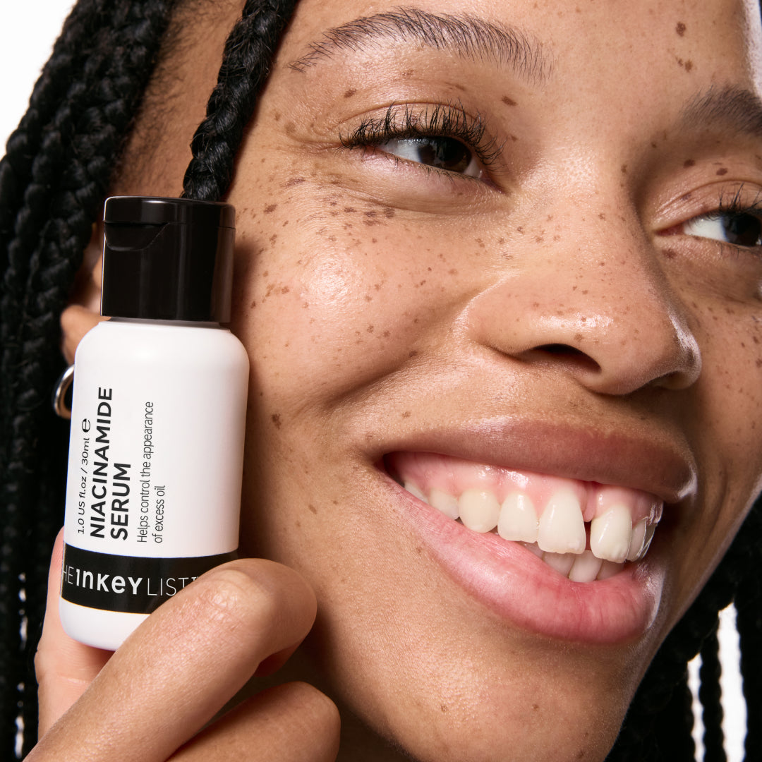 10-niacinamide-serum-duo-e8 Model01_d6be0920-41bd-4df2-8281-5a1face2e177.jpg