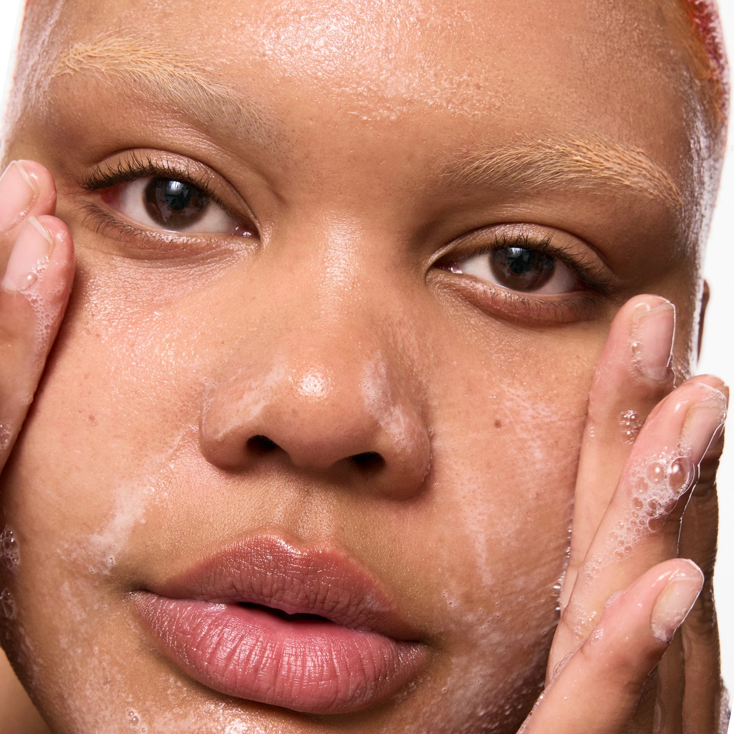 salicylic-acid-cleanser-150ml-r6 Omega50_Model_2000x2000-1_ce0a3018-d6f0-4ed9-a17d-0096b80b29f6.jpg