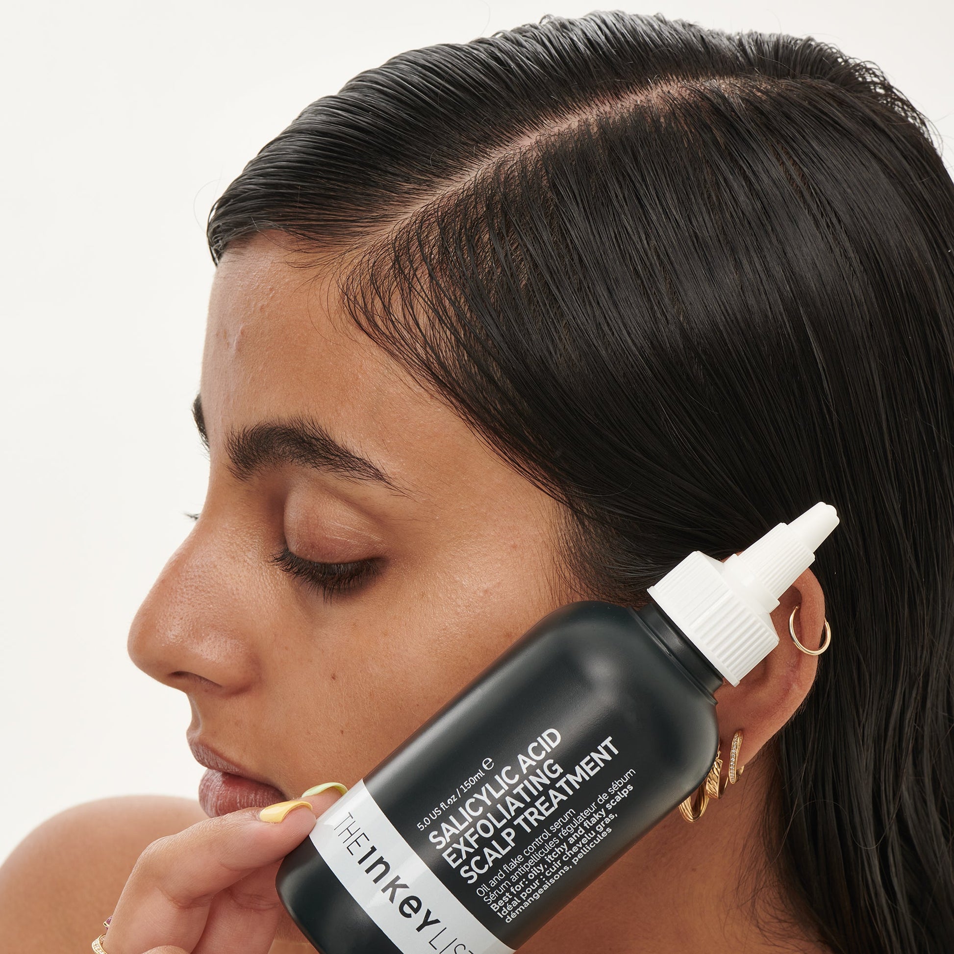 clean-and-healthy-scalp-duo-h8 SallyHAIR_ModelLifestyle_2e55b949-fa6c-43b1-8dc6-497be78c74bb.jpg
