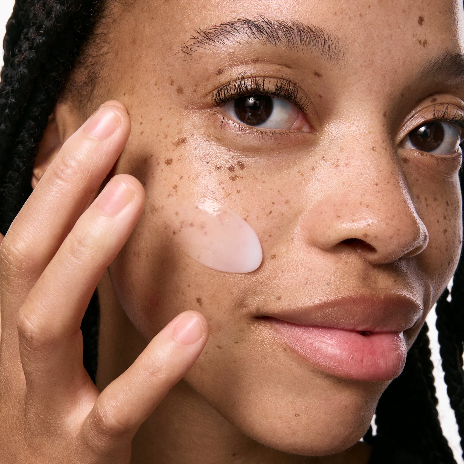 vitamin-b-c-and-e-moisturizer-i3 VitBC_E_ModelGoopMacro_2000x2000_bc64d363-139d-4699-88a9-2e0b1942763a.jpg